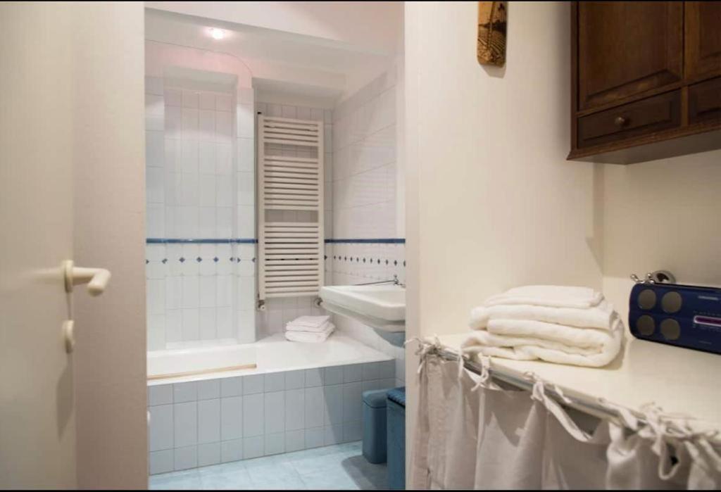 Apartament Joivy Classic Flat Near Basilica Di Sant'Ambrogio Mediolan Zewnętrze zdjęcie