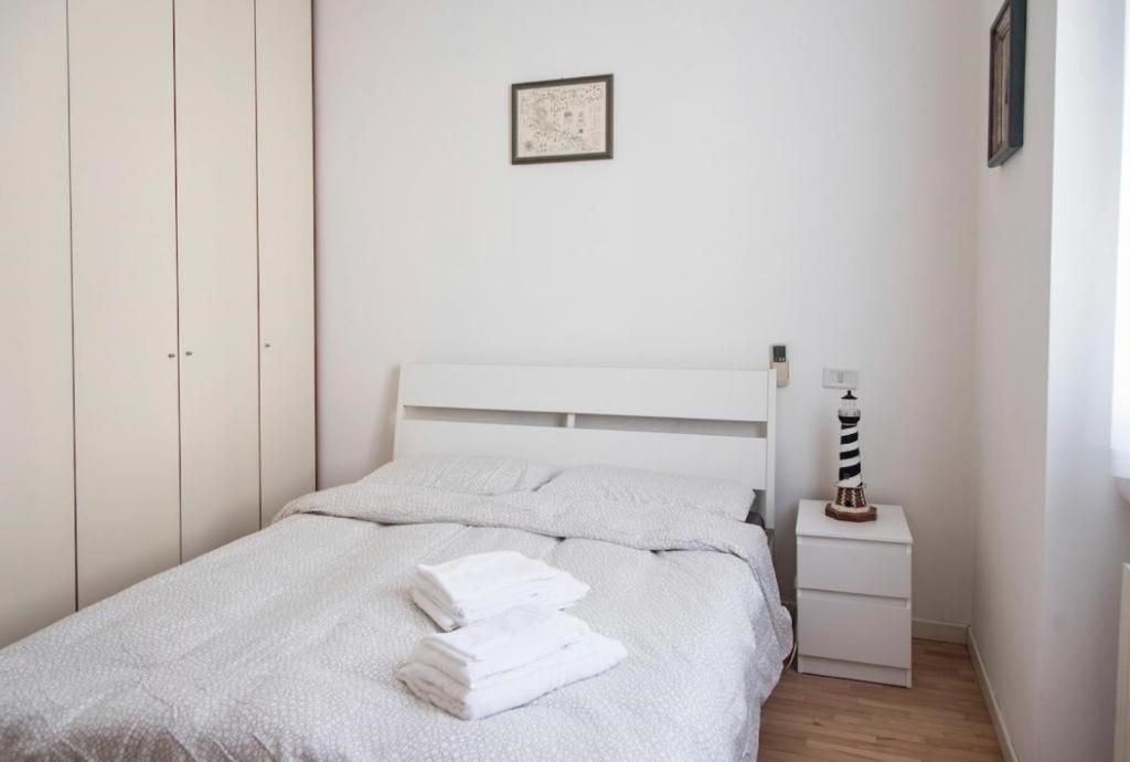 Apartament Joivy Classic Flat Near Basilica Di Sant'Ambrogio Mediolan Zewnętrze zdjęcie